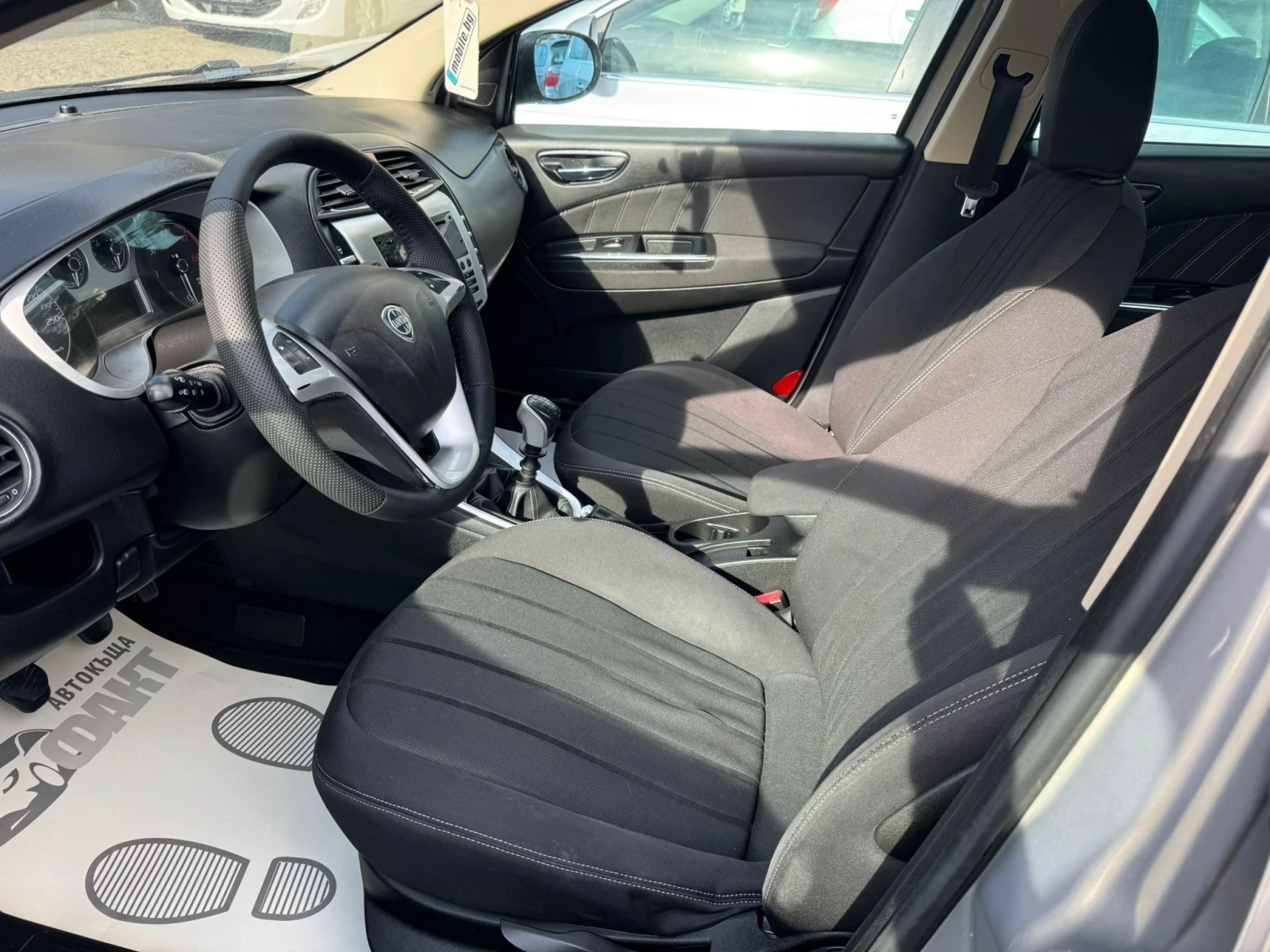 Lancia Ypsilon 1.4i/ГАЗ/РЕАЛНИ КМ ! ! !, снимка 8 - Автомобили и джипове - 53410979