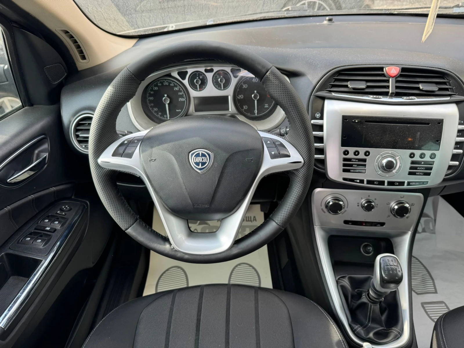 Lancia Ypsilon 1.4i/ГАЗ/РЕАЛНИ КМ ! ! !, снимка 6 - Автомобили и джипове - 53410979