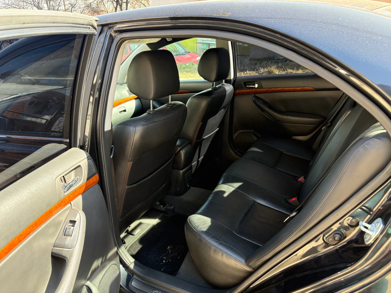 Toyota Avensis 2.2 D-cat, снимка 8 - Автомобили и джипове - 53953231