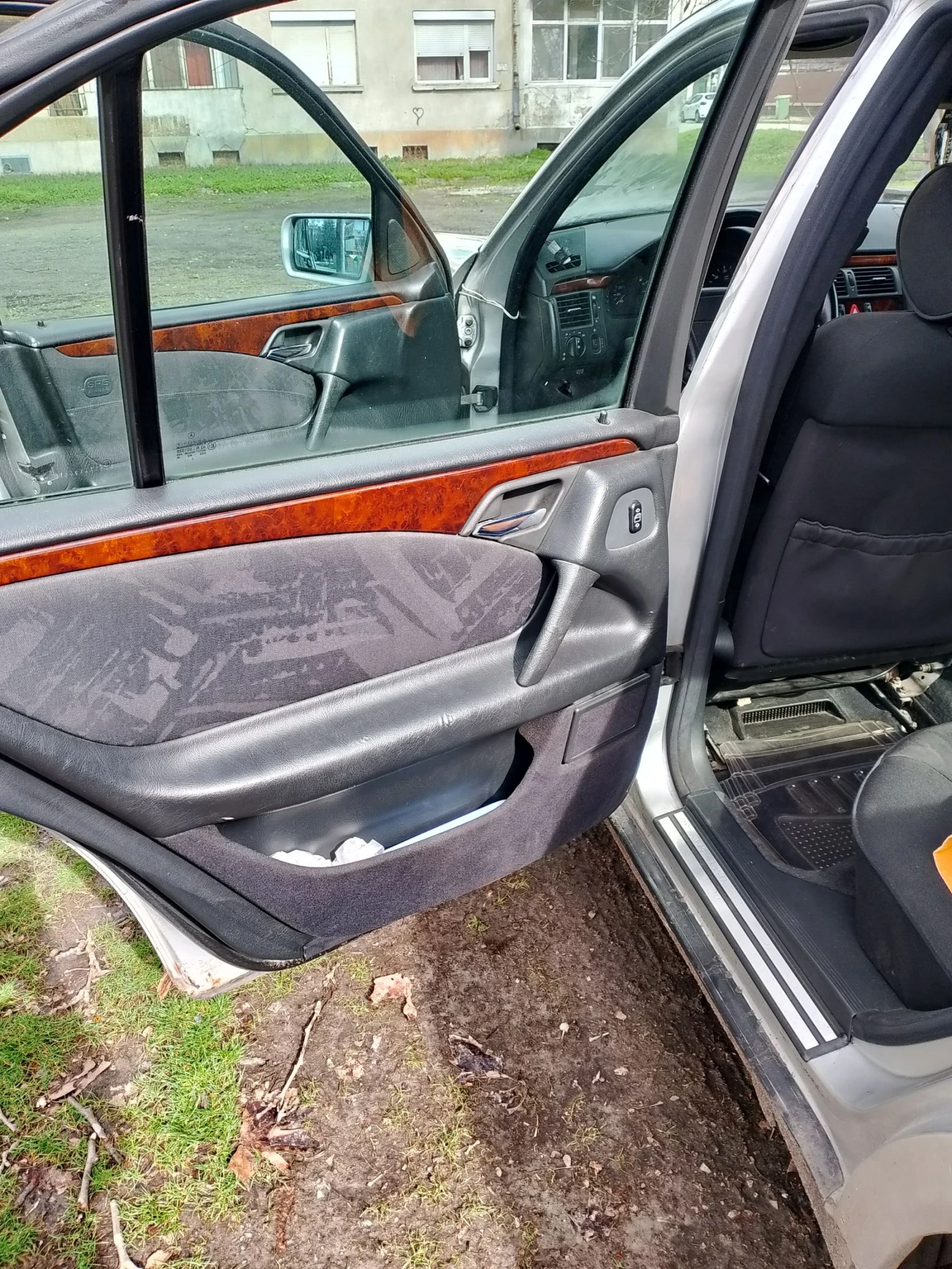 Mercedes-Benz E 250 W210 E250D, снимка 13 - Автомобили и джипове - 54014653