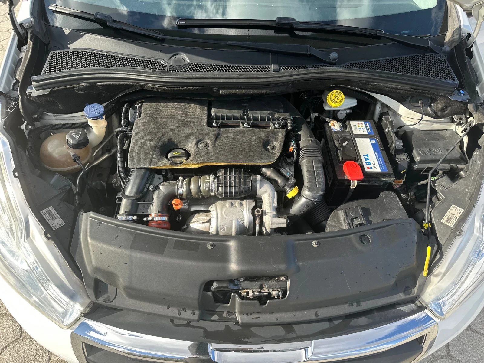 Peugeot 208 1.6HDI EURO 6b, снимка 16 - Автомобили и джипове - 54178124