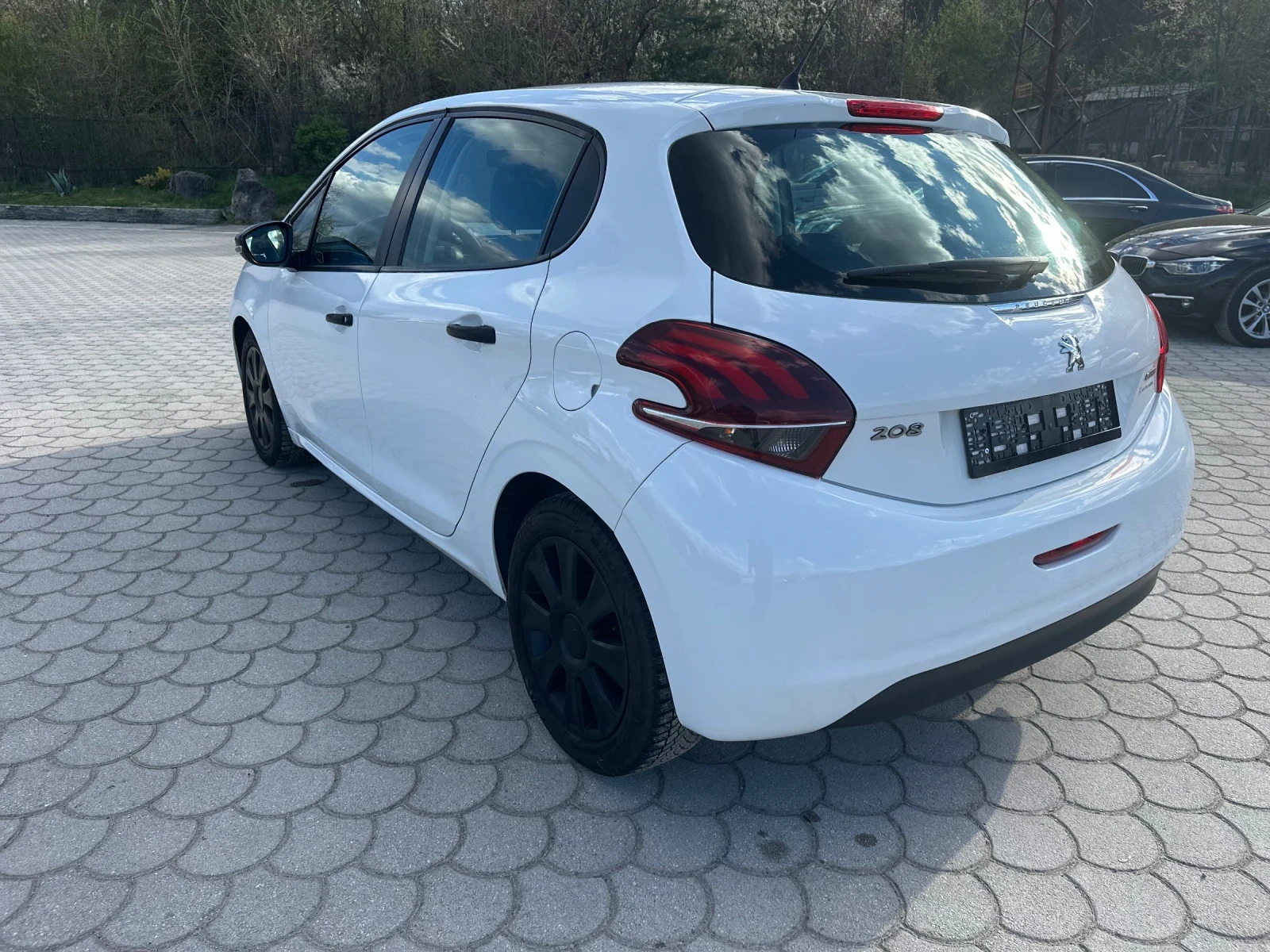 Peugeot 208 1.6HDI EURO 6b, снимка 6 - Автомобили и джипове - 54178124