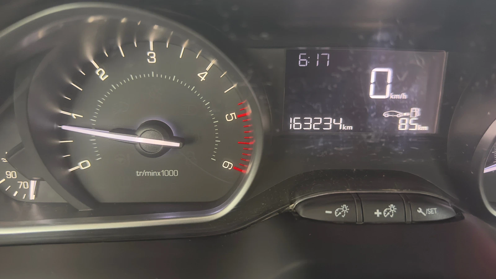 Peugeot 208 1.6HDI EURO 6b, снимка 14 - Автомобили и джипове - 54178124