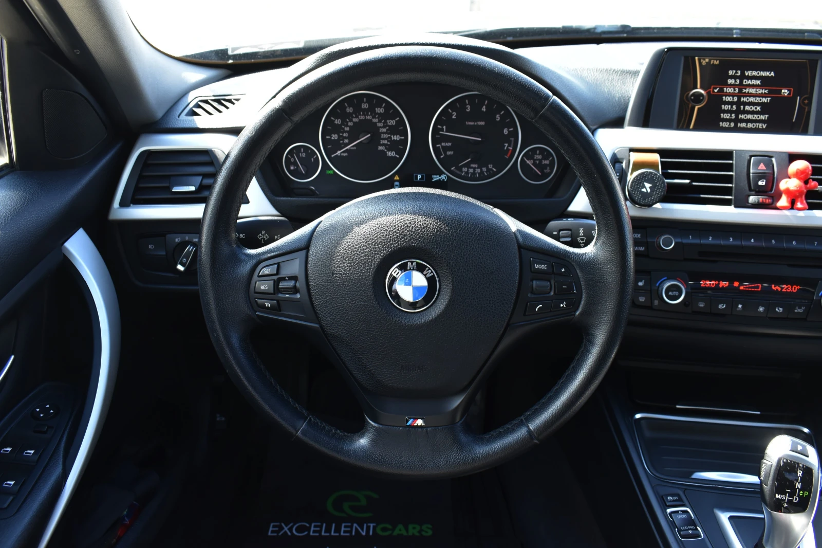 BMW 320 ixDrive* M-PACK* Сменени Вериги* LED, снимка 14 - Автомобили и джипове - 54365783