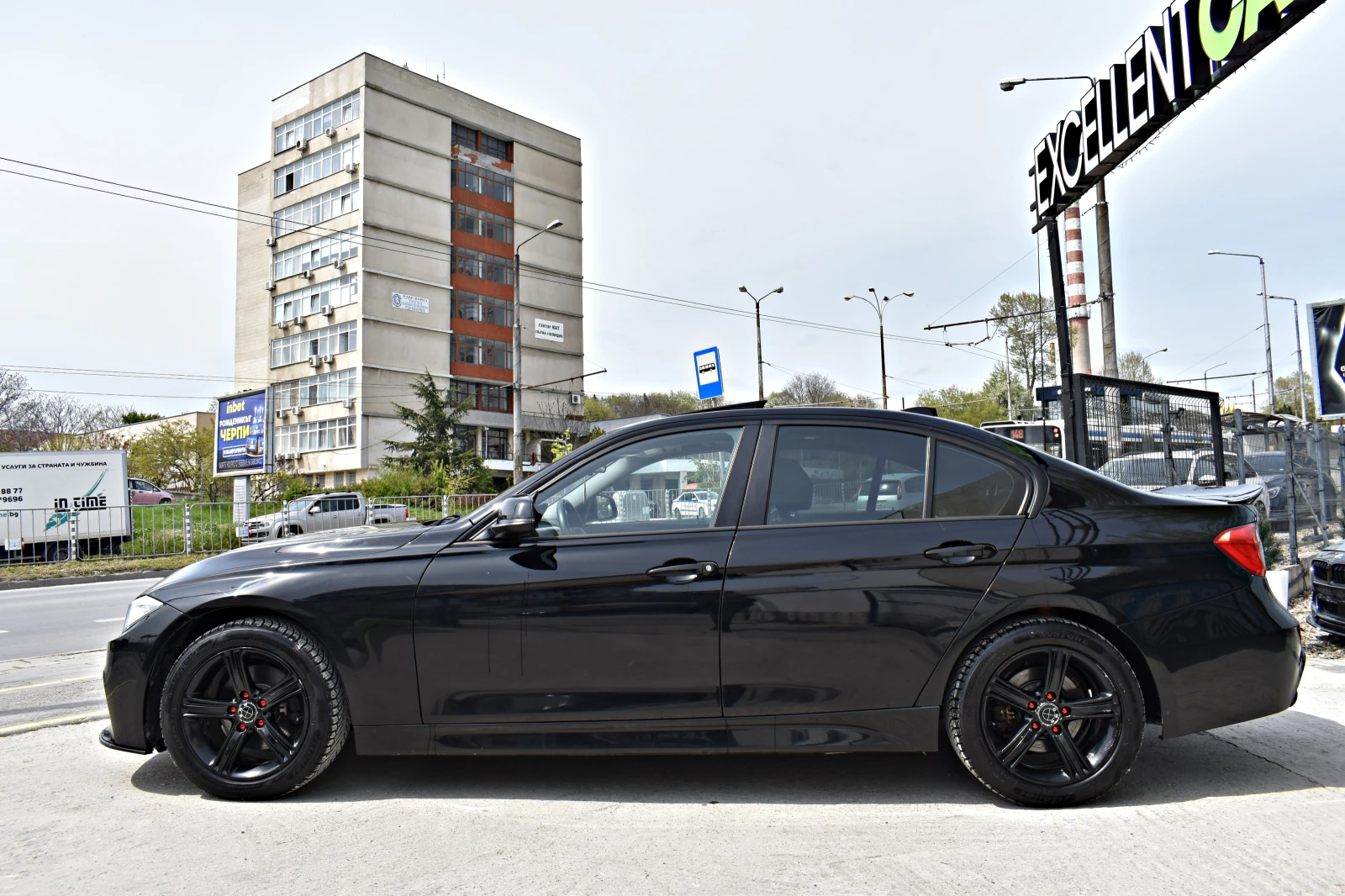 BMW 320 ixDrive* M-PACK* Сменени Вериги* LED, снимка 2 - Автомобили и джипове - 54365783