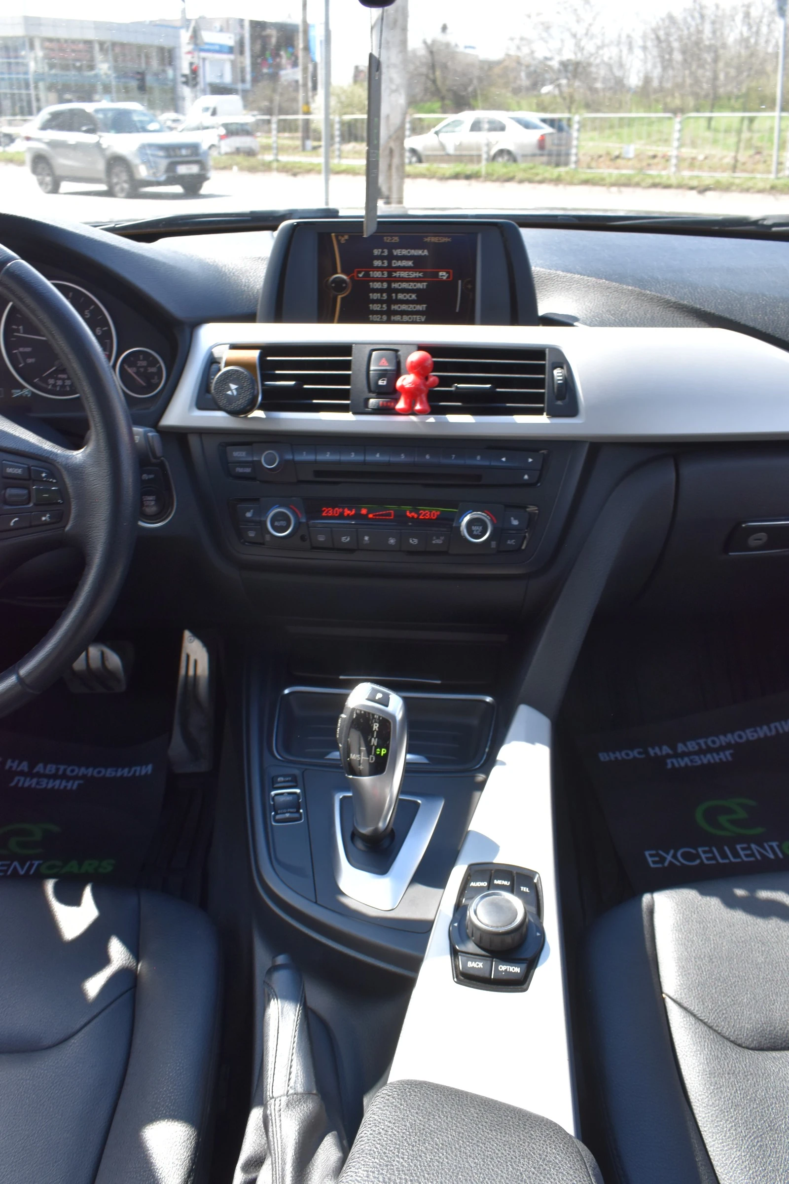 BMW 320 ixDrive* M-PACK* Сменени Вериги* LED, снимка 15 - Автомобили и джипове - 54365783