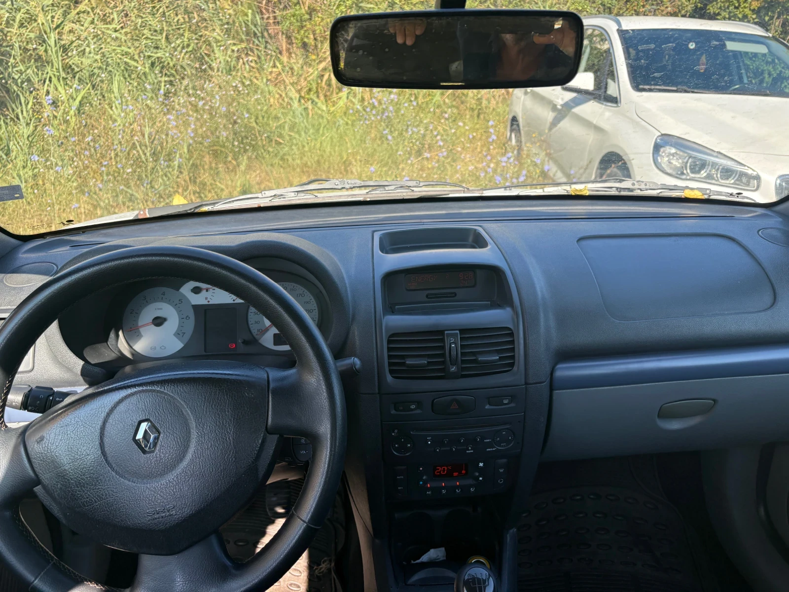 Renault Symbol 1.4 климатроник, снимка 3 - Автомобили и джипове - 55841820