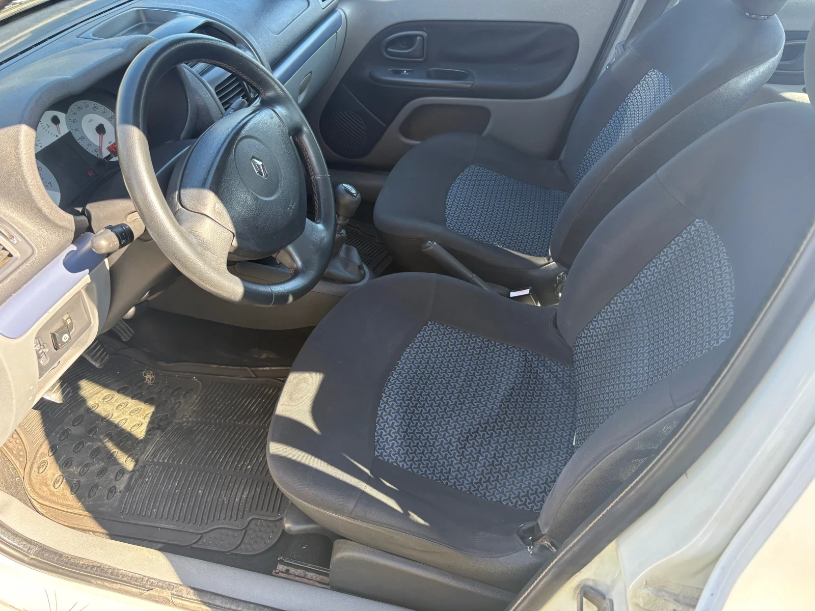 Renault Symbol 1.4 климатроник, снимка 4 - Автомобили и джипове - 55841820