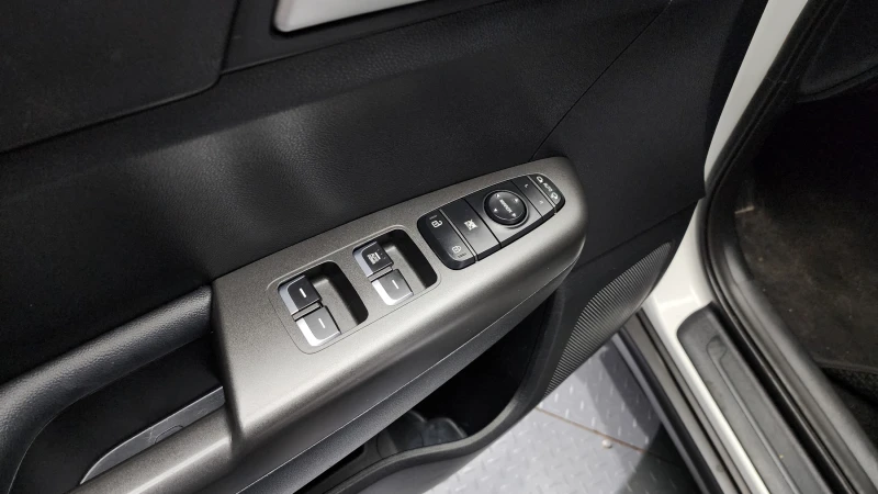 Kia Sportage 2.0 2WD PRESTIGE autogeorge.com, снимка 15 - Автомобили и джипове - 51903075