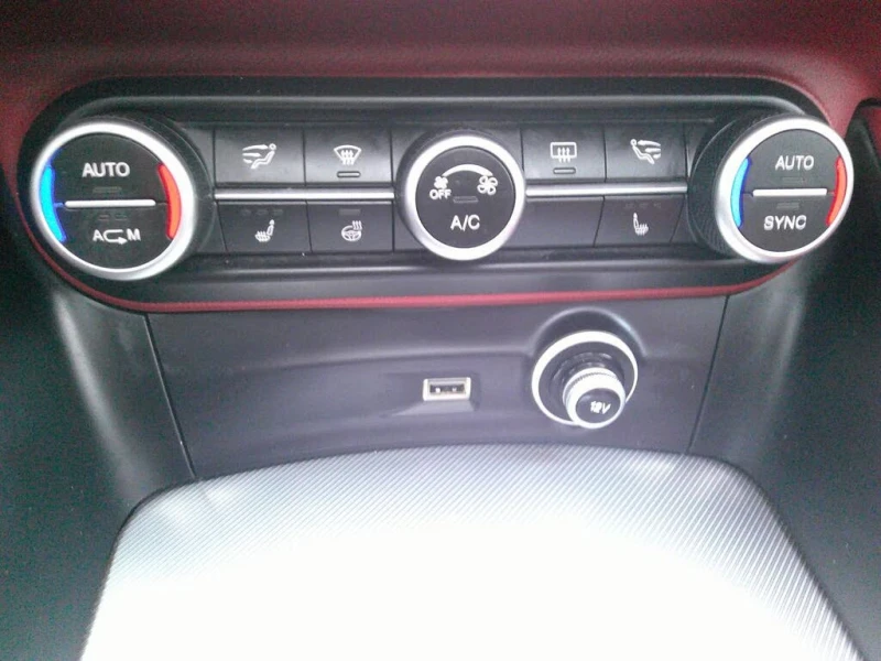 Alfa Romeo Stelvio Sport AWD* HARMAN KARDON* MEMORY* KEYLESS* PANO* , снимка 14 - Автомобили и джипове - 53420546