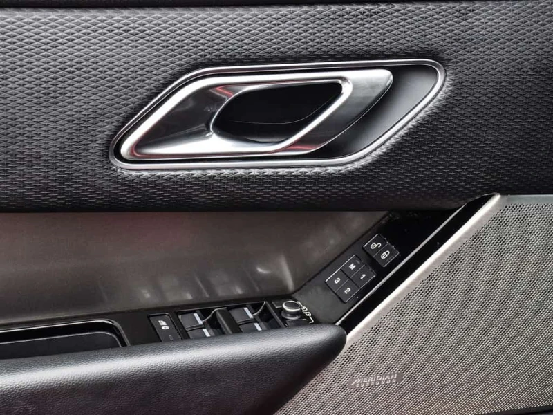 Land Rover Range Rover Velar * R Dynamic SE | Safety Certified * CARFAX * ЦЕНА , снимка 13 - Автомобили и джипове - 53524499