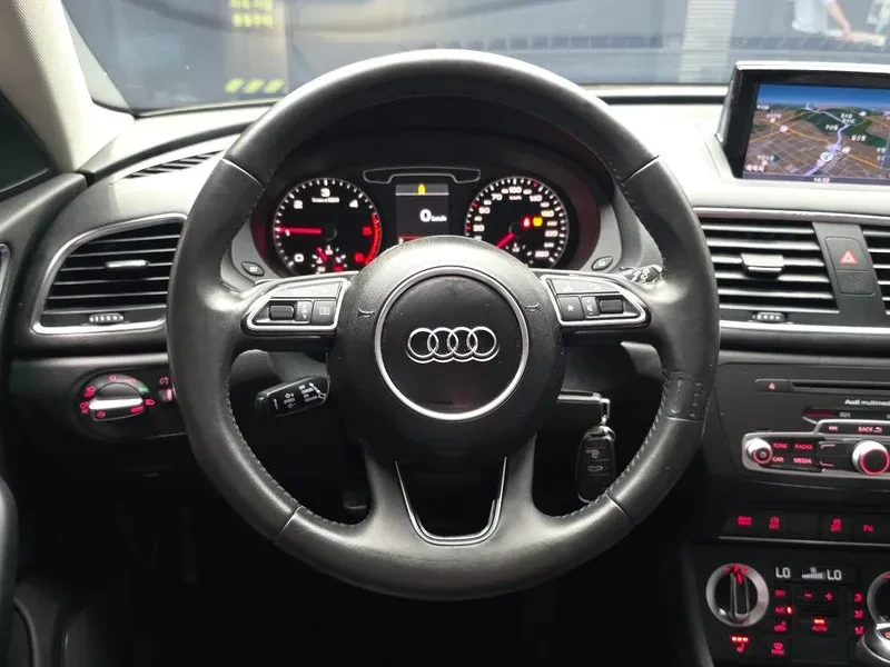 Audi Q3 2.0 TDI Quattro, снимка 13 - Автомобили и джипове - 55128643