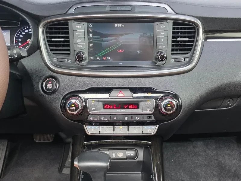 Kia Sorento 2.2 CRDI 4WD - САМО 30% АВАНС, снимка 15 - Автомобили и джипове - 56017287