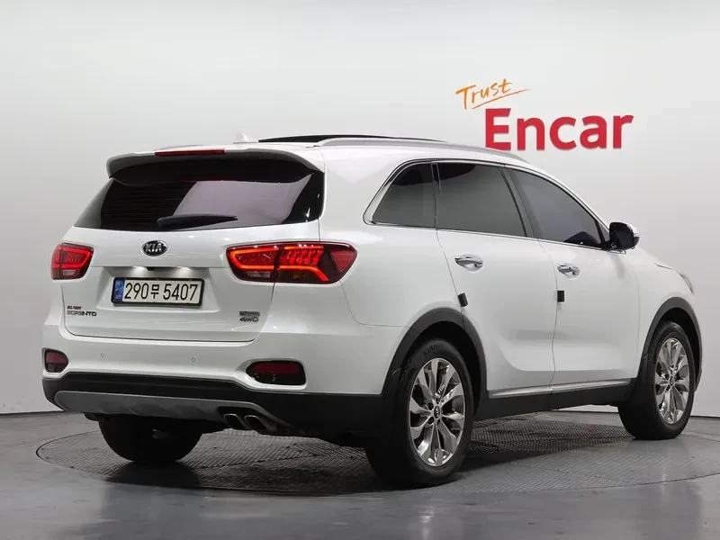 Kia Sorento 2.2 CRDI 4WD - САМО 30% АВАНС, снимка 2 - Автомобили и джипове - 56017287