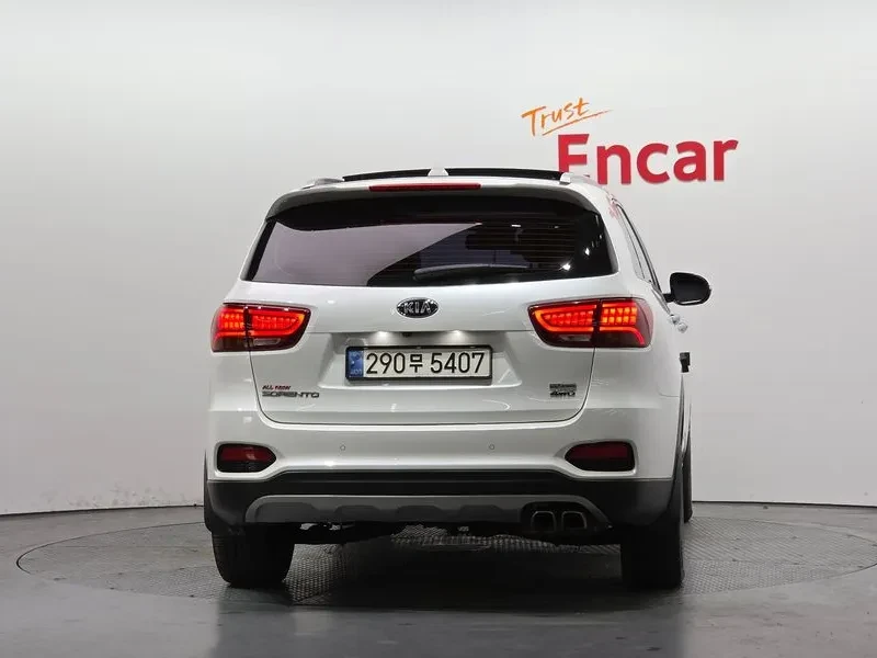 Kia Sorento 2.2 CRDI 4WD - САМО 30% АВАНС, снимка 4 - Автомобили и джипове - 56017287