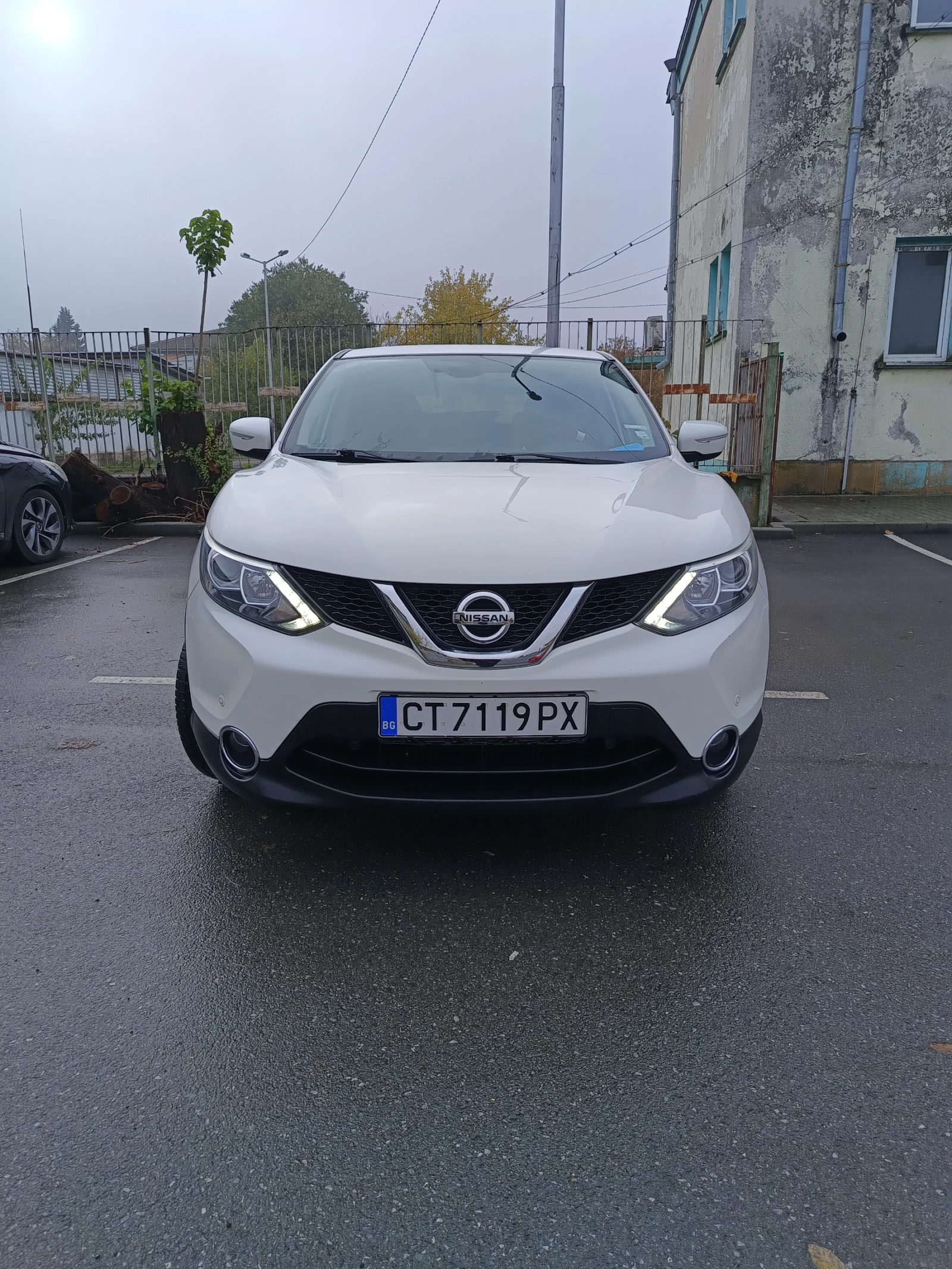Nissan Qashqai 1.2DIG-T, снимка 2 - Автомобили и джипове - 52417861
