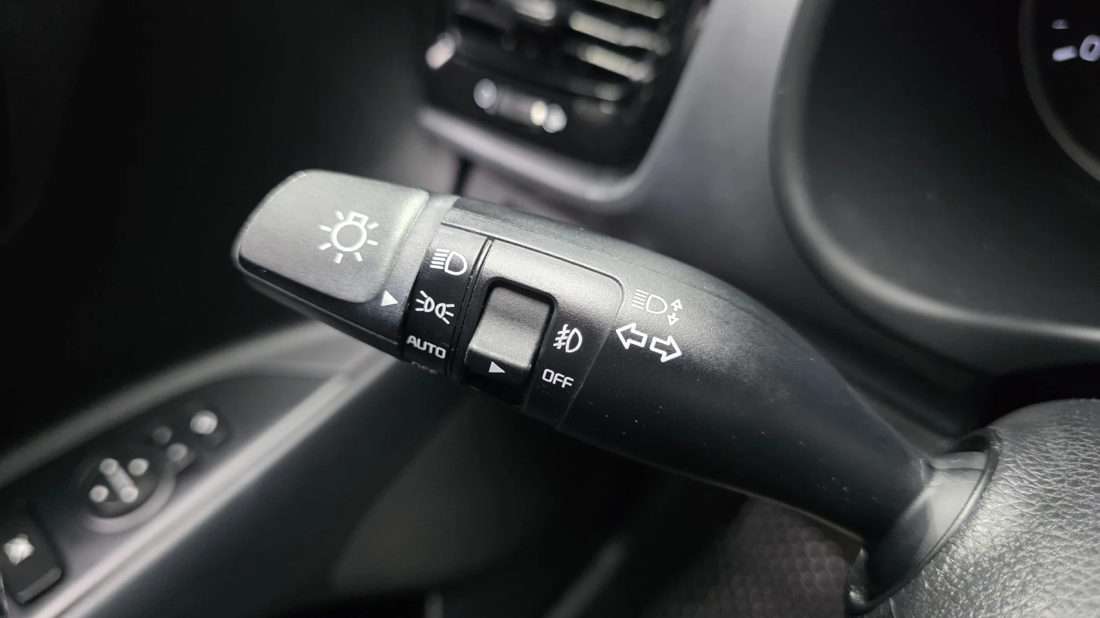 Kia Stonic 1.6 Prestige autogeorge.com, снимка 16 - Автомобили и джипове - 54136666