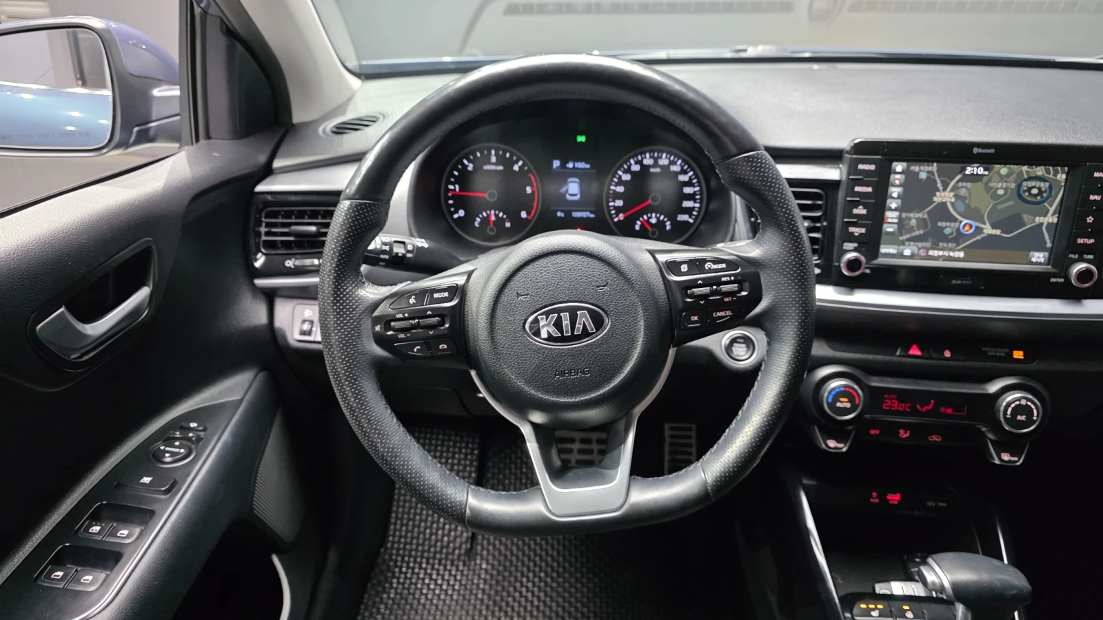 Kia Stonic 1.6 Prestige autogeorge.com, снимка 12 - Автомобили и джипове - 54136666