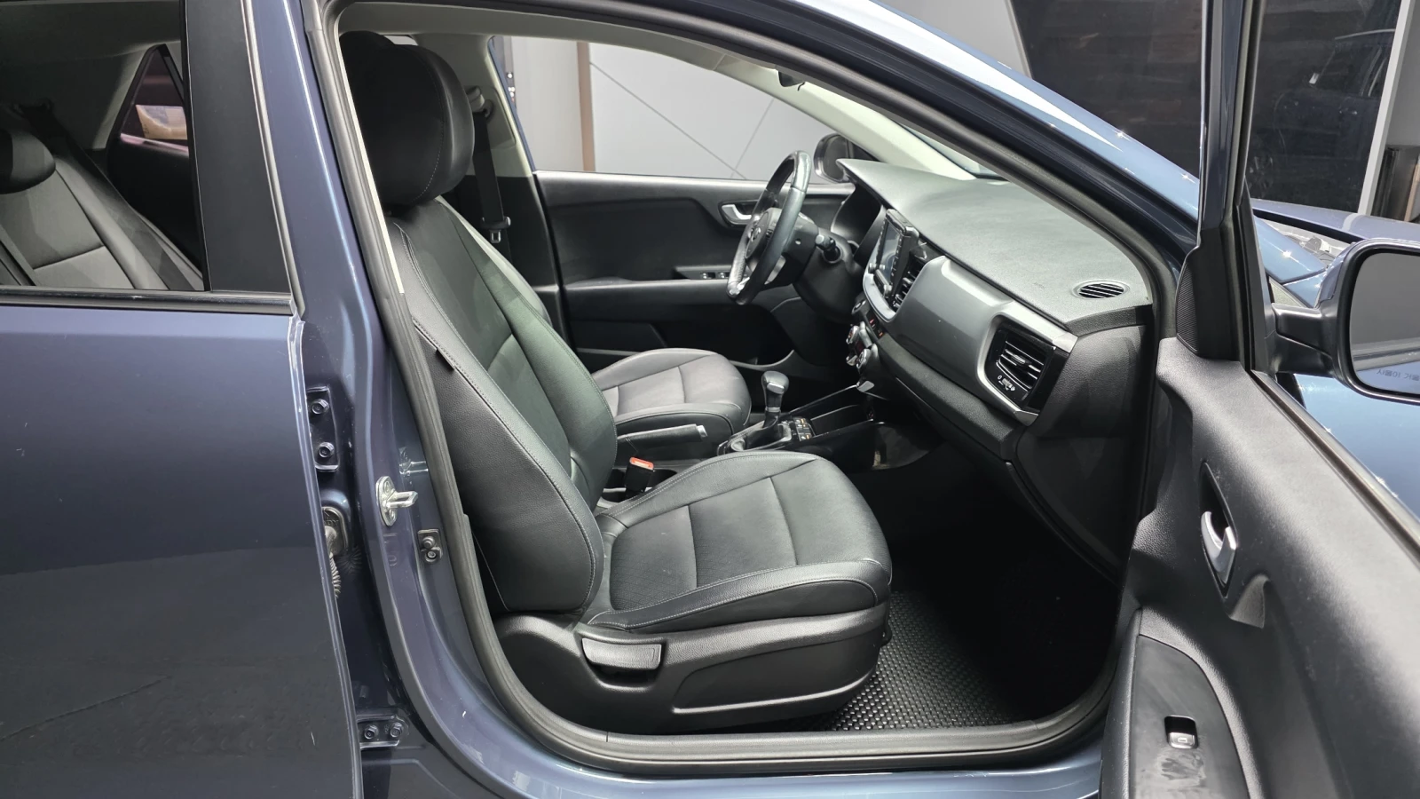 Kia Stonic 1.6 Prestige autogeorge.com, снимка 10 - Автомобили и джипове - 54136666