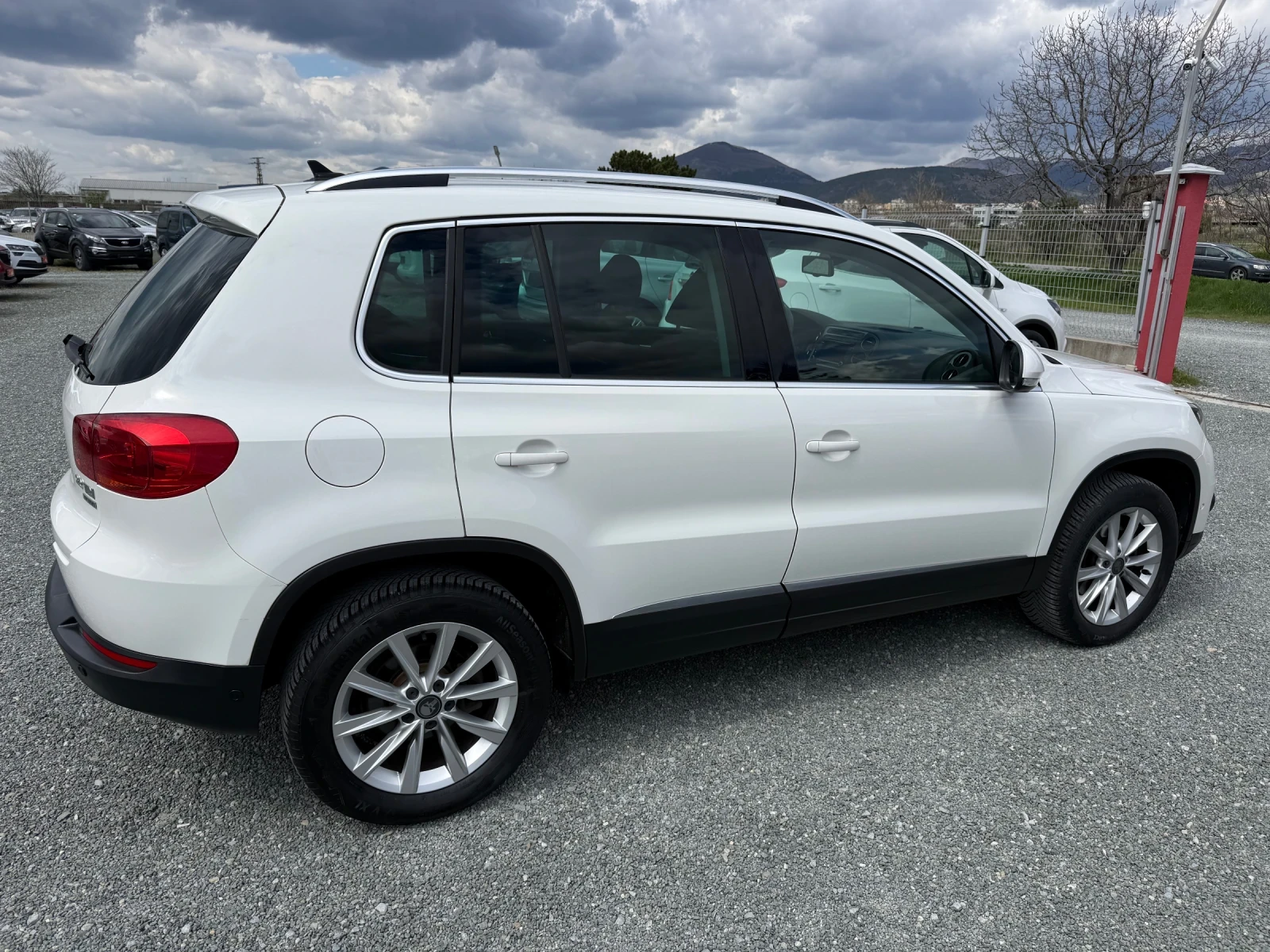 VW Tiguan (KATO НОВА)^(4x4), снимка 5 - Автомобили и джипове - 54145818