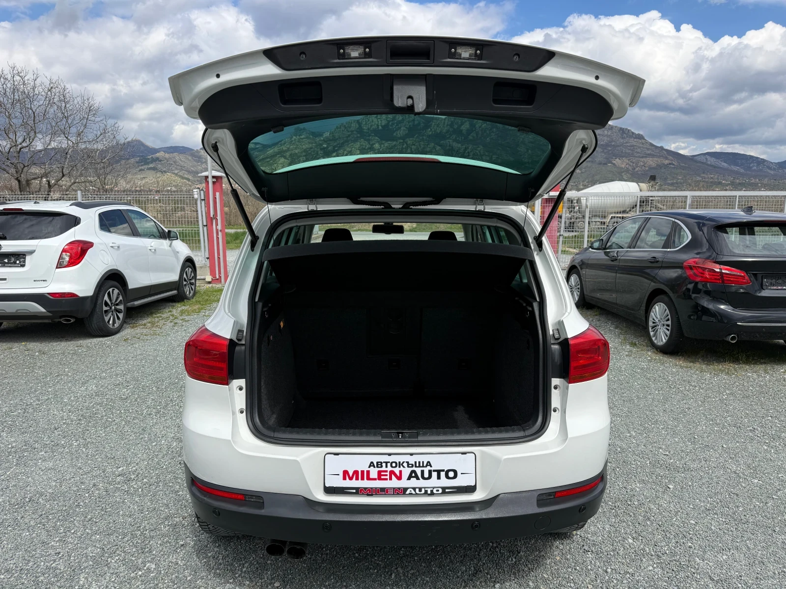 VW Tiguan (KATO НОВА)^(4x4), снимка 13 - Автомобили и джипове - 54145818