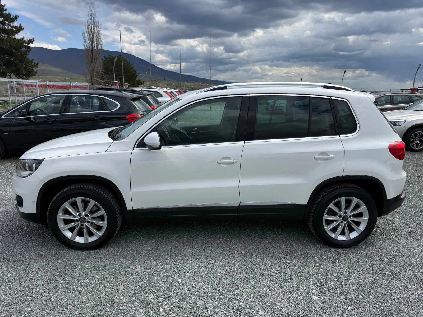 VW Tiguan (KATO НОВА)^(4x4), снимка 10 - Автомобили и джипове - 54145818