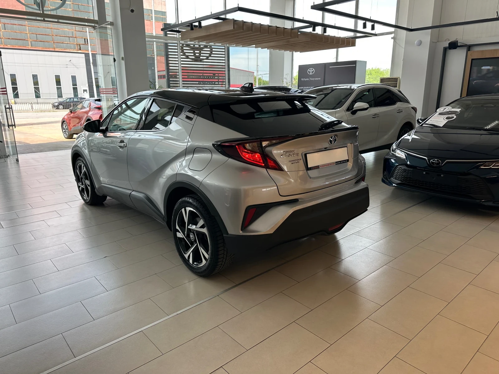 Toyota C-HR Club* Bitone, снимка 3 - Автомобили и джипове - 54423228