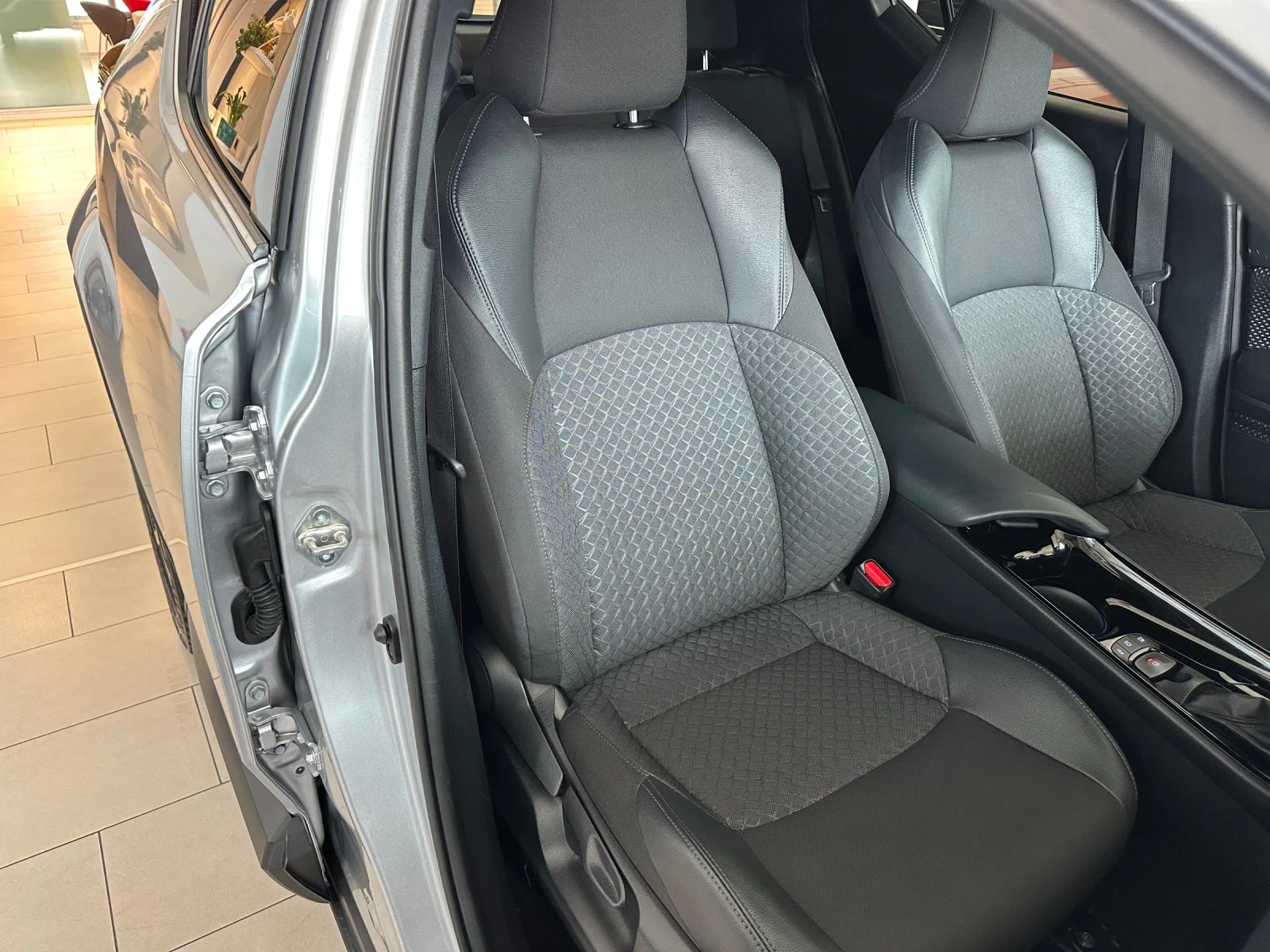 Toyota C-HR Club* Bitone, снимка 8 - Автомобили и джипове - 54423228