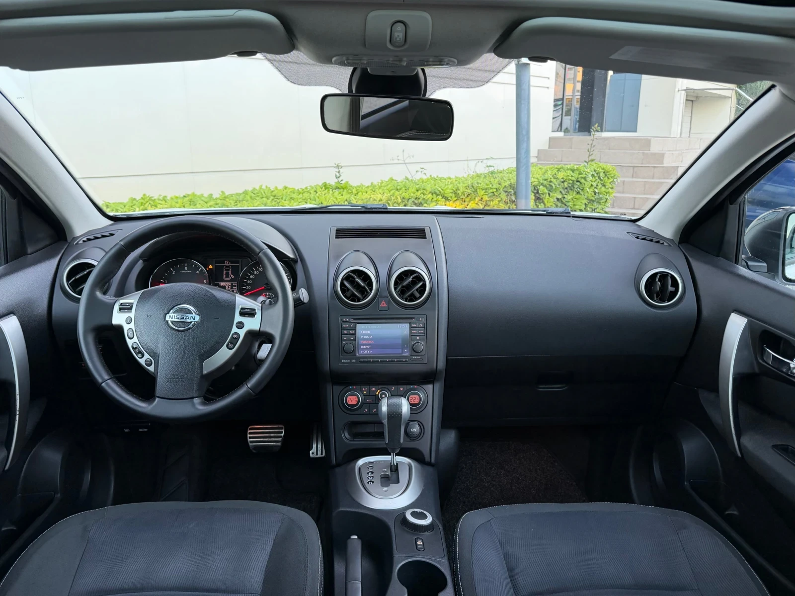 Nissan Qashqai 2.0dci* 4x4* Pano* Navi, снимка 9 - Автомобили и джипове - 56122275
