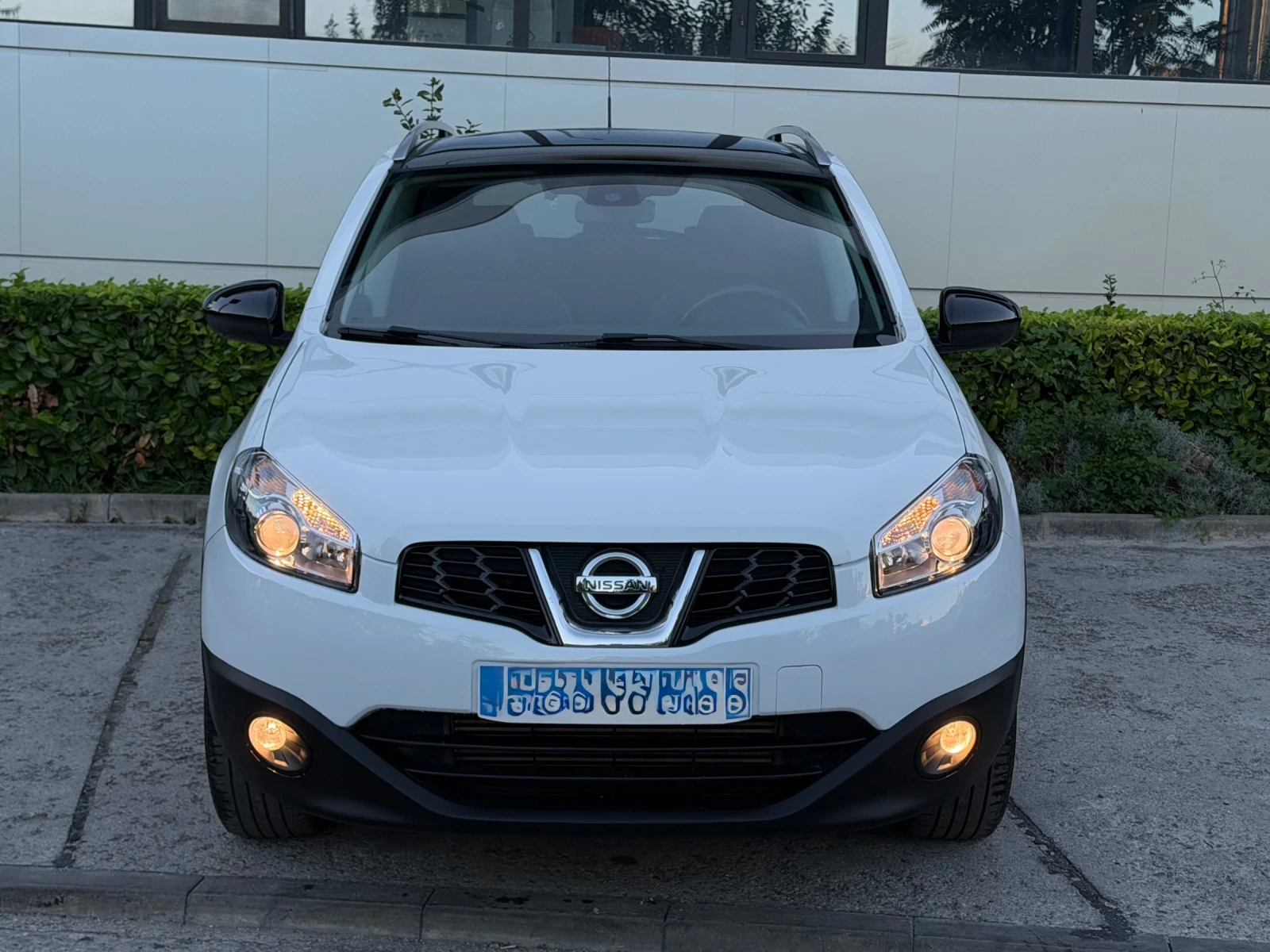Nissan Qashqai 2.0dci* 4x4* Pano* Navi, снимка 2 - Автомобили и джипове - 56122275