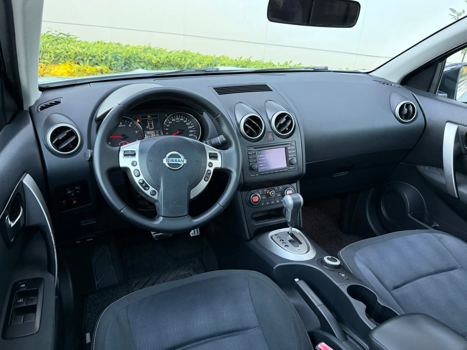 Nissan Qashqai 2.0dci* 4x4* Pano* Navi, снимка 8 - Автомобили и джипове - 56122275