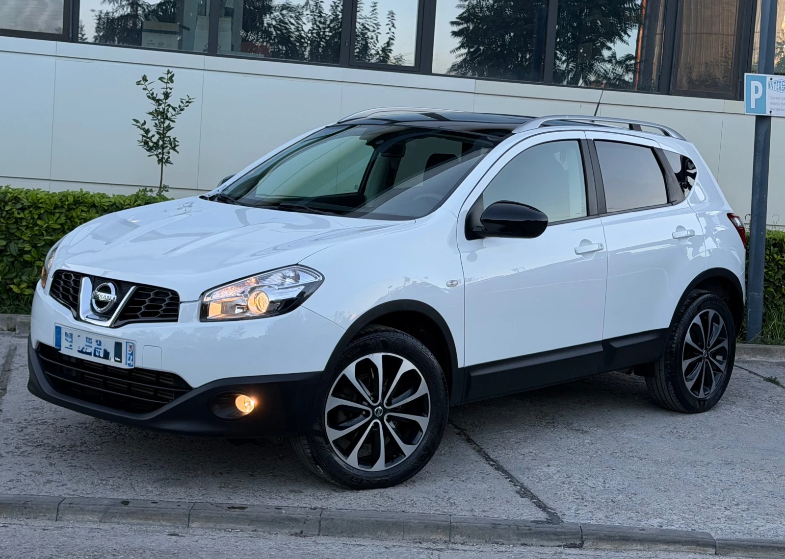 Nissan Qashqai 2.0dci* 4x4* Pano* Navi