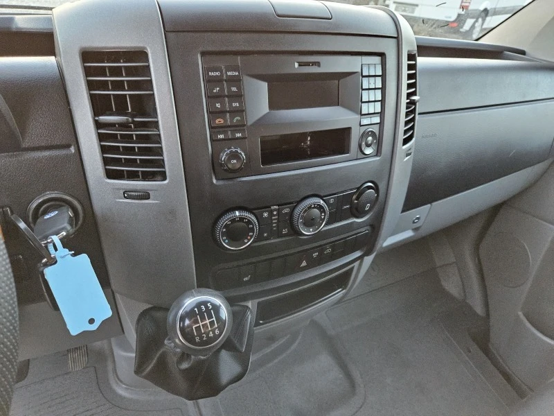 VW Crafter 2.0 TDI, Падащ борд, Климатик, снимка 11 - Бусове и автобуси - 43075907