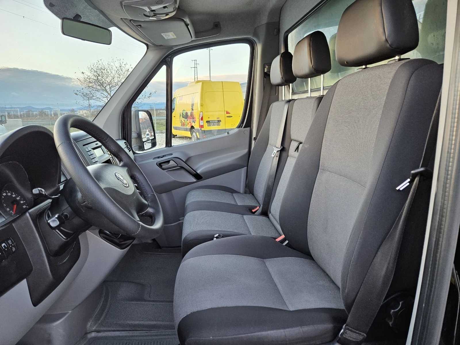 VW Crafter 2.0 TDI, Падащ борд, Климатик - изображение 9