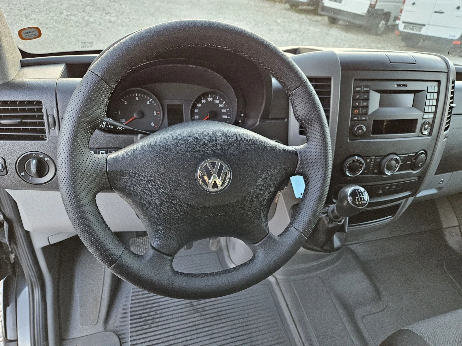 VW Crafter 2.0 TDI, Падащ борд, Климатик - изображение 10