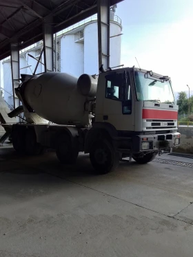 Бетон миксер Iveco Traker, снимка 2