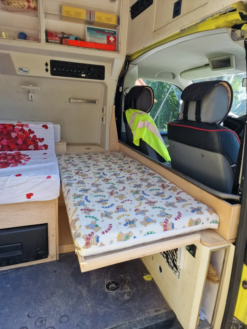 Кемпер VW T5, снимка 11 - Каравани и кемпери - 52828219