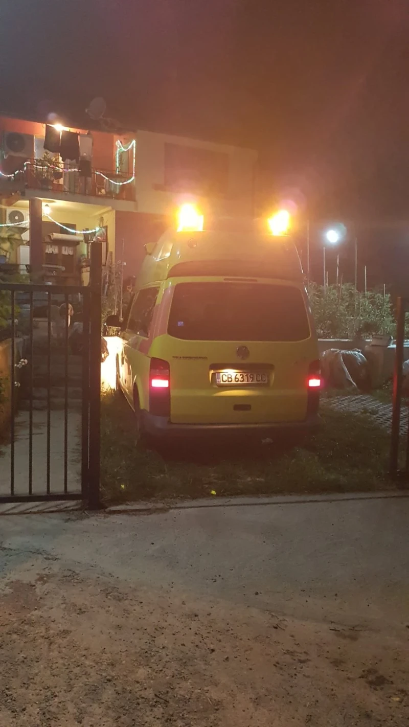 Кемпер VW T5, снимка 3 - Каравани и кемпери - 52828219