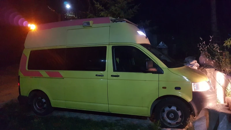 Кемпер VW T5, снимка 2 - Каравани и кемпери - 52828219