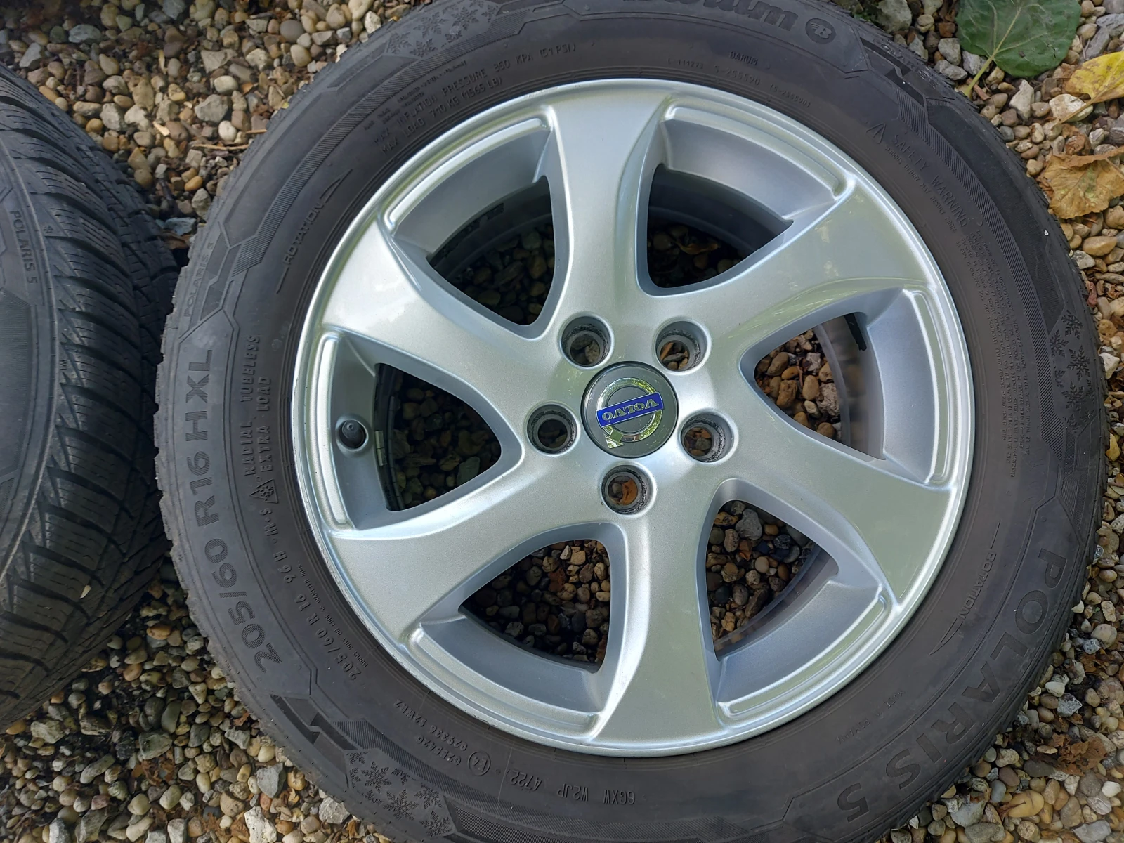 Гуми с джанти Barum 205/60R16, снимка 2 - Гуми и джанти - 54994054