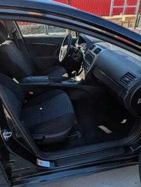 Toyota Avensis 2.2 D-4D Executive Комби, снимка 12