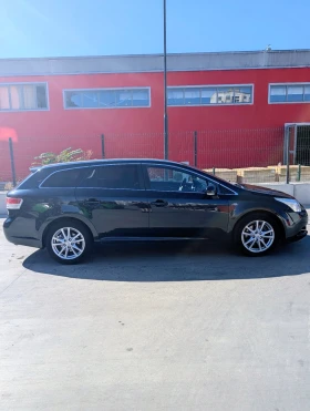 Toyota Avensis 2.2 D-4D Executive Комби, снимка 4