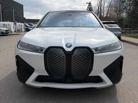 BMW iX xDrive50/ПАНОРАМА/ДИСТРОНИК/360/ПРЕДСТАВИТЕЛСТВО, снимка 2