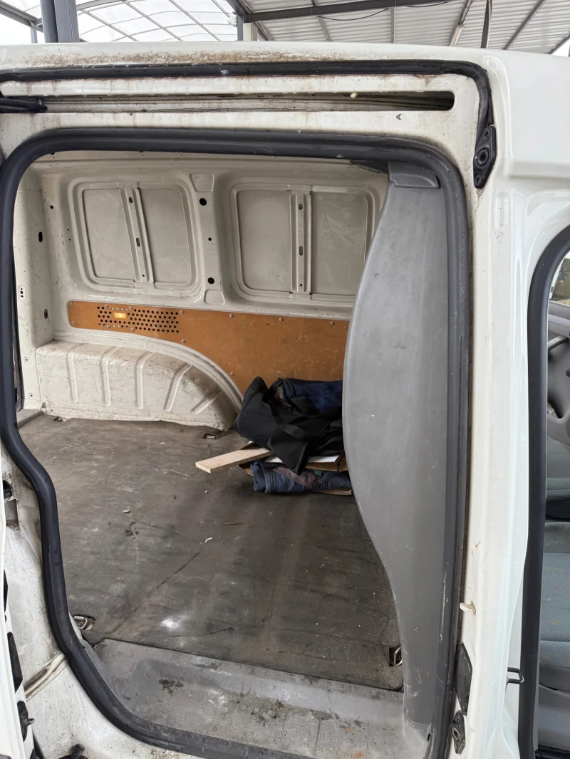 VW Caddy 2.0 SDI, снимка 11 - Автомобили и джипове - 52514228