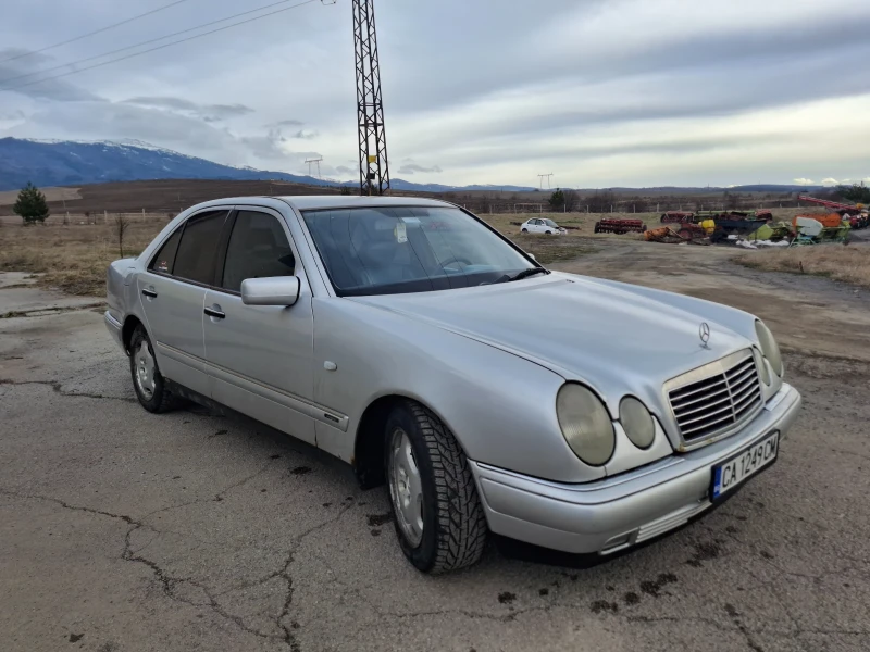 Mercedes-Benz E 200 200 Kompressor / Газ / Avangarde, снимка 3 - Автомобили и джипове - 49166152