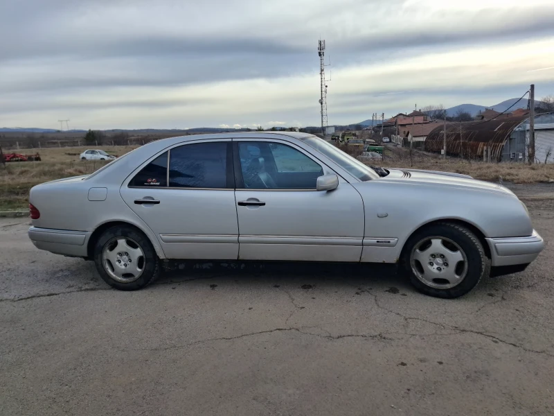 Mercedes-Benz E 200 200 Kompressor / Газ / Avangarde, снимка 4 - Автомобили и джипове - 49166152