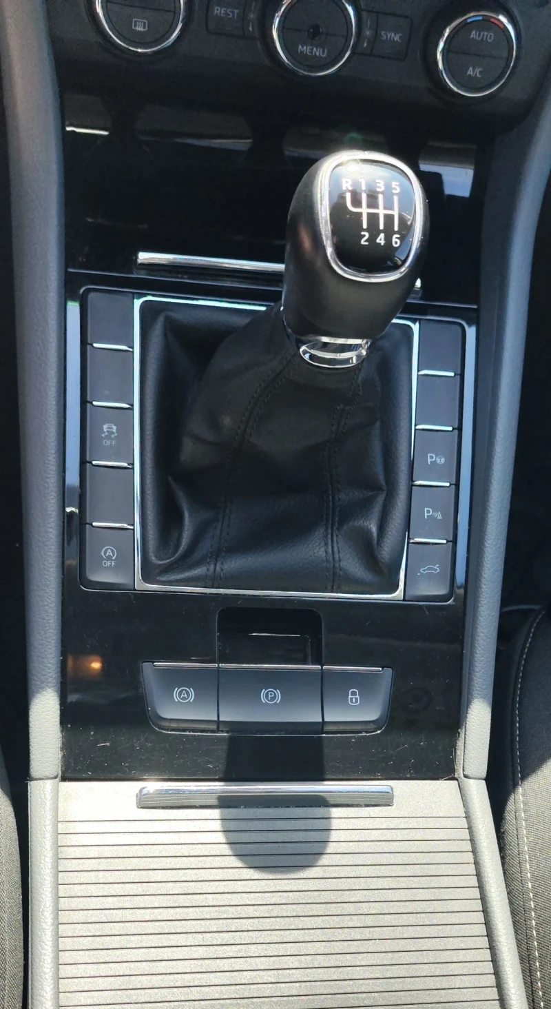 Skoda Superb 2.0 дизел 190 к.с. N1, снимка 10 - Автомобили и джипове - 51573722