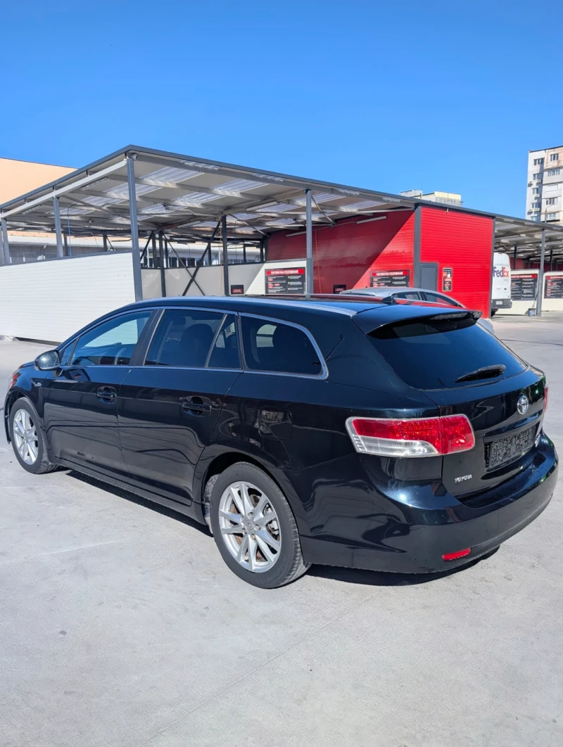 Toyota Avensis 2.2 D-4D Executive Комби, снимка 7 - Автомобили и джипове - 52531063