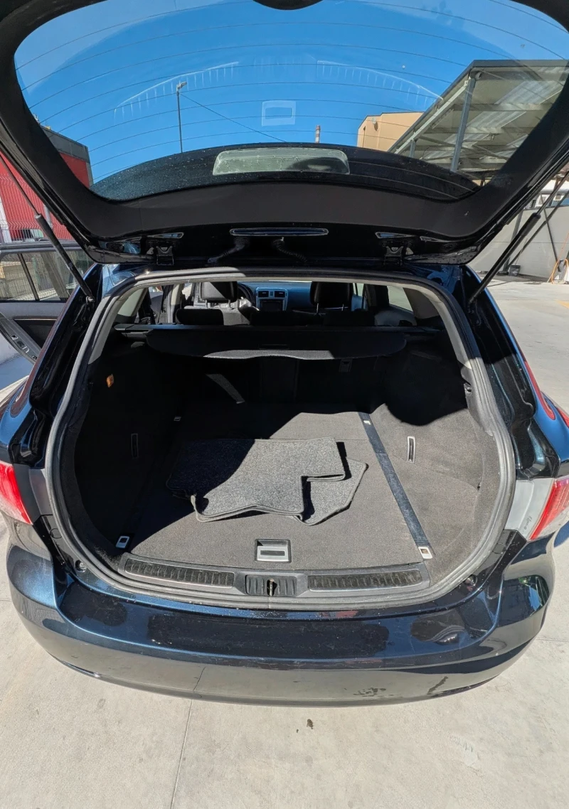 Toyota Avensis 2.2 D-4D Executive Комби, снимка 15 - Автомобили и джипове - 52531063