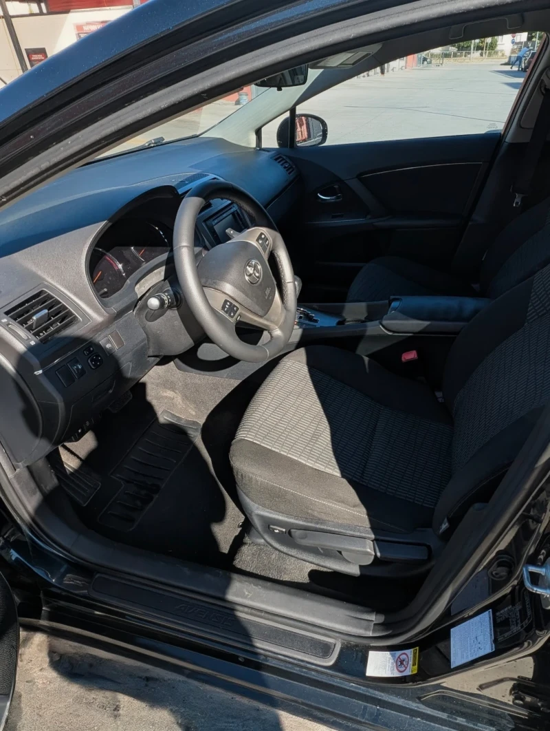 Toyota Avensis 2.2 D-4D Executive Комби, снимка 11 - Автомобили и джипове - 52531063